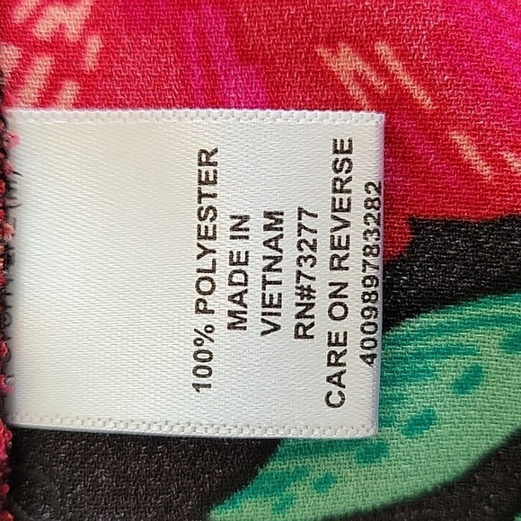 ELLE medium black with red & pink floral sleeveless blouse - Picture 5 of 6